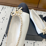 Women's Light Apricot and Black Two-Tone Lambskin Chain-Detail Bow Ballet Flats |G02819 B17983 NZM84