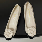 Women's Off-White Leather Camellia-Embellished Chunky Heel Pumps |G45494