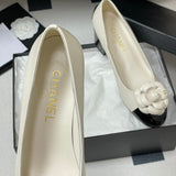 Women's Off-White Leather Camellia-Embellished Chunky Heel Pumps |G45494
