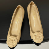 Women's Beige Lambskin or Calfskin Camellia Two-Tone Chunky Heel/Ballet Flats |G45494