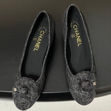 Women's Dark Grey Denim Diamond-Quilted Camellia Chunky Heel Pumps |G32166