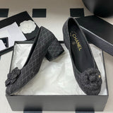 Women's Dark Grey Denim Diamond-Quilted Camellia Chunky Heel Pumps |G32166