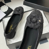 Women's Dark Grey Denim Diamond-Quilted Camellia Chunky Heel Pumps |G32166