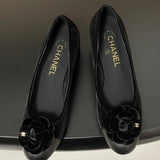 Women's Black Camellia Velvet and Leather Block Heel Pumps |G32913