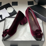Women's Burgundy Velvet Camellia-Embellished Chunky Heel Pumps |G32166
