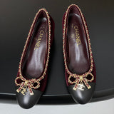 Women's Burgundy Velvet Two-Tone Chain-Detail Chunky Heel Pumps |G46663