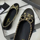 Women's Black Velvet Lambskin and Patent Leather Patchwork Chain Block Heel Pumps| G47203